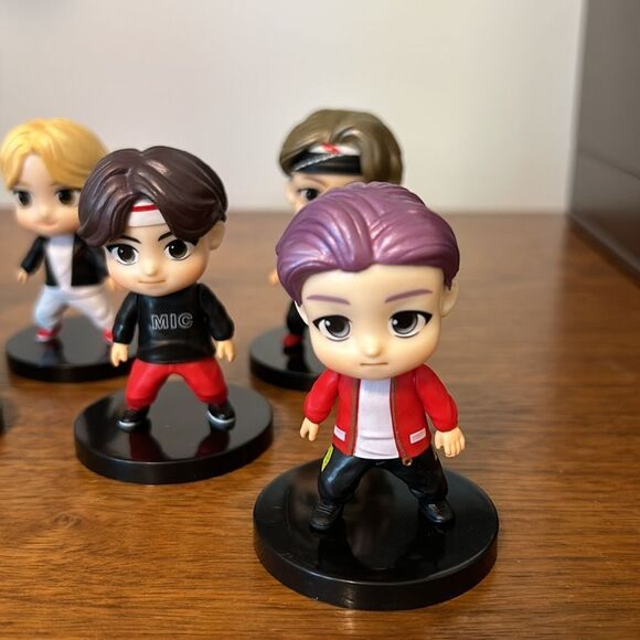 BTS Tiny Figures - Picture 3 of 5